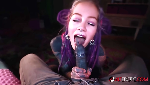 Big ass tattooed girl fucks on camera in amateur movie