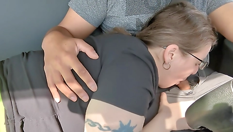 Amateur blonde makes her boyfriend cum in a fucking way