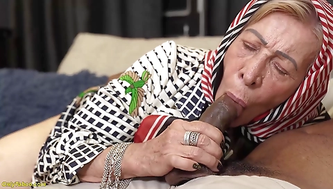 Horny granny with a huge dildo gets her face fucked