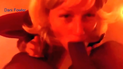 Blonde mature woman with a large ass rides on a cock