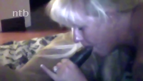 Amateur mature blonde with a deep throat is giving a facial