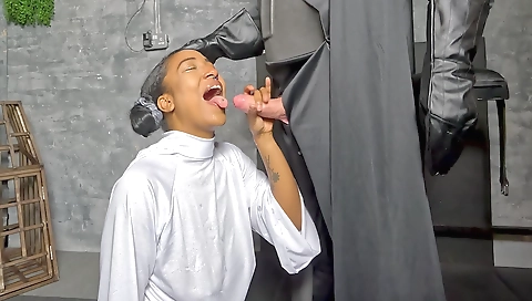 Ebony stepmother fucks her stepbrother with foot job