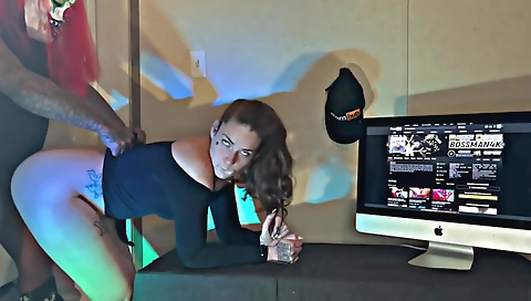 Amateur brunette with big ass gets her face shaved