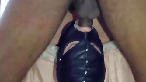 Latexed milf gives a deepthroating cum in her mouth