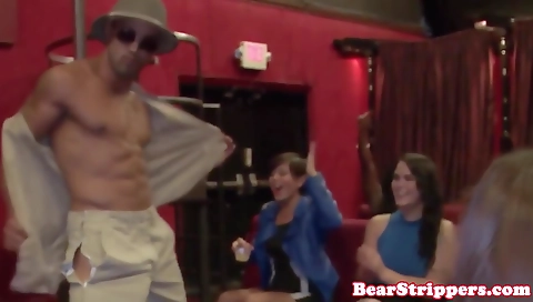 Blonde amateur blonde gets facialized with her friends